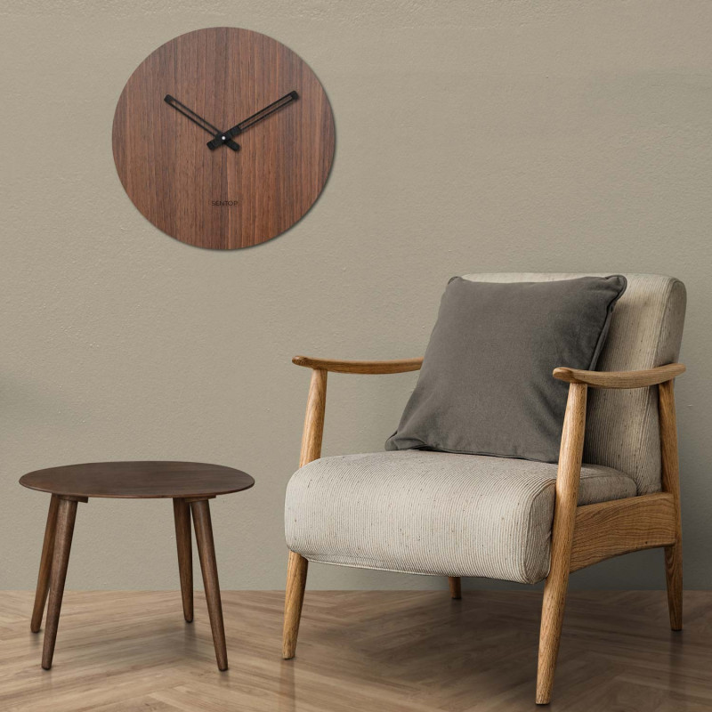 Minimalist wall clock circle
