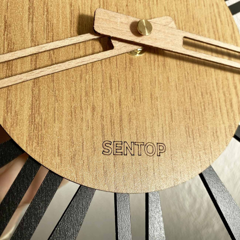 Wall Clock Roman numerals oak - ORFERIG