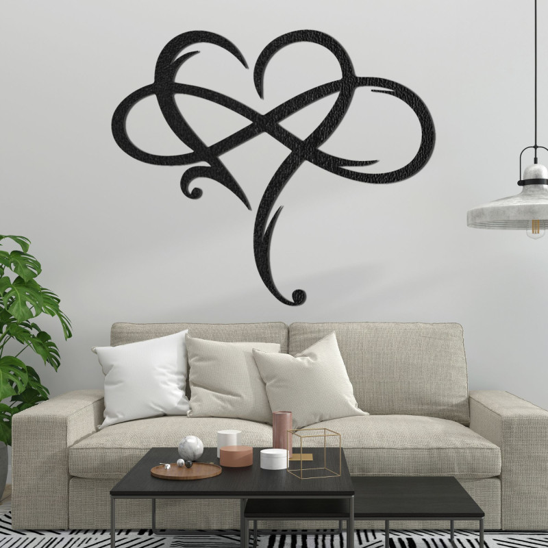 Wooden wall painting with a heart motif