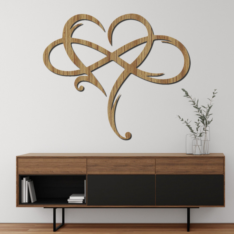 Wooden wall painting with a heart motif