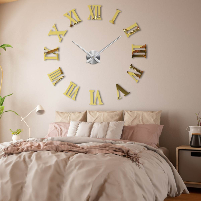 Designer clock with Roman numerals – a combination of tradition and style
