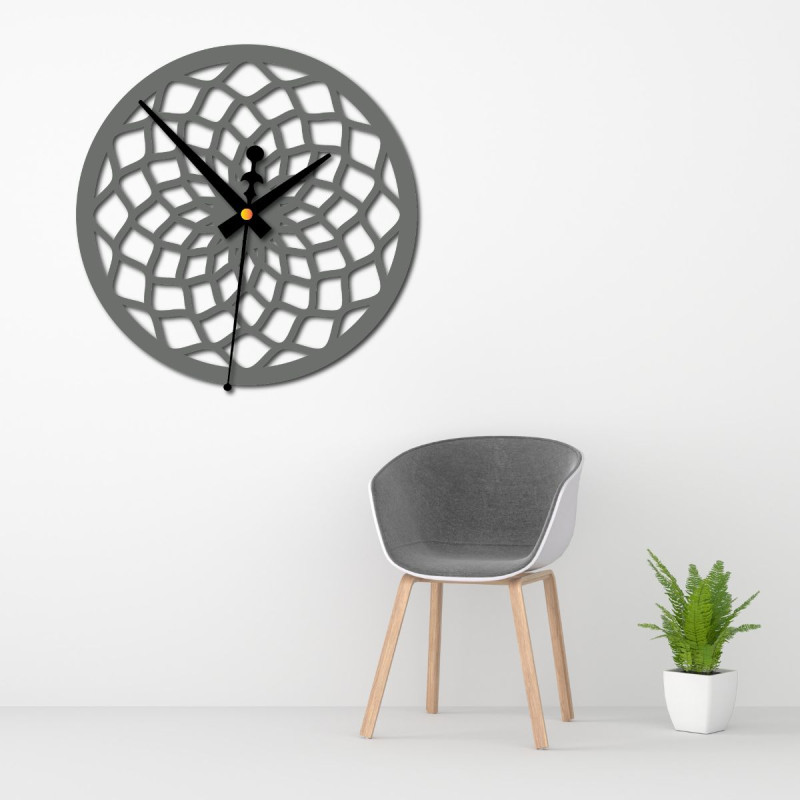 Large wall clock with geometric