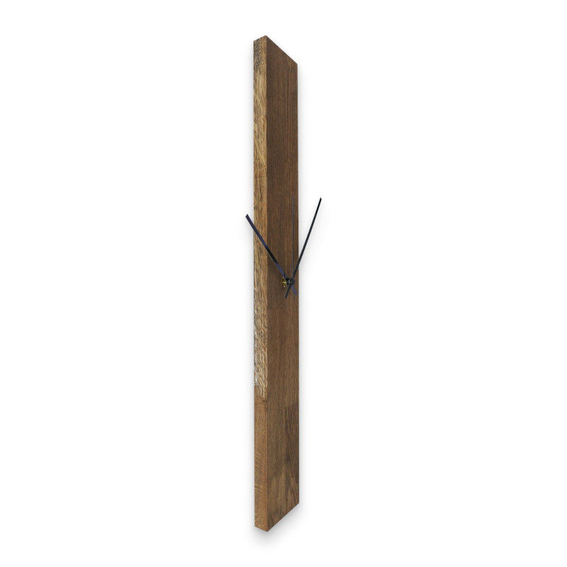 Elegant TERA clock - black wood, accurate time and stylish design.