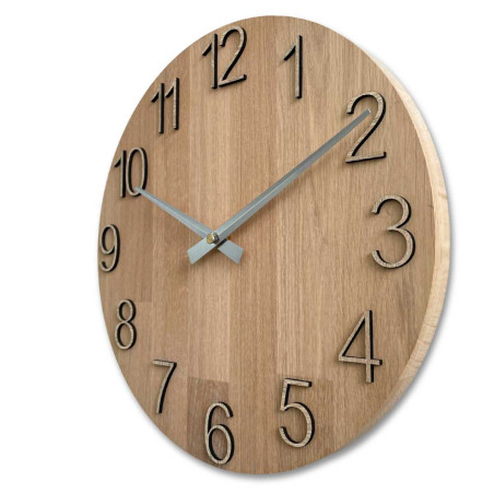 Wooden clock with a symmetrical shape and a cutout inspired by motifs from nature. Wooden clock with a symmetrical shape and a cutout inspired by motifs from nature.