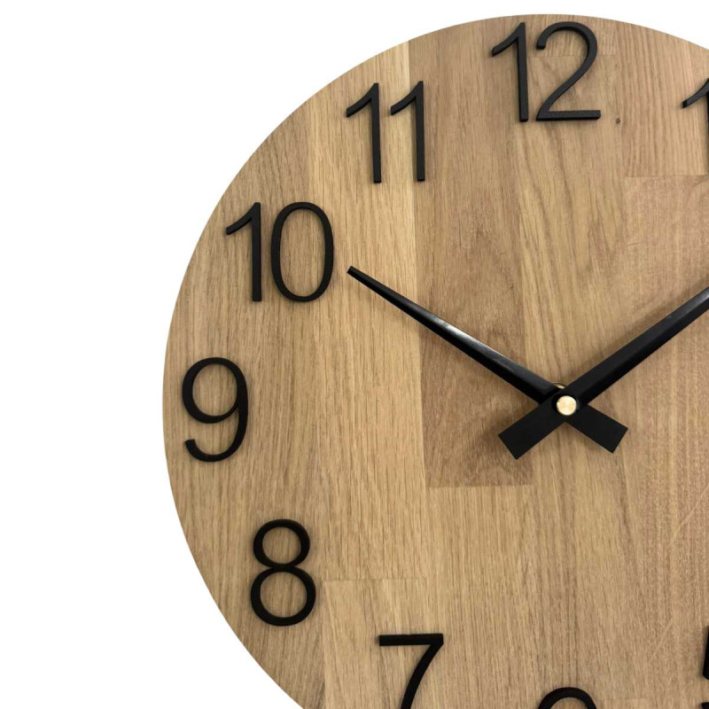 Clock made of solid wood with engraved numbers and a natural pattern.