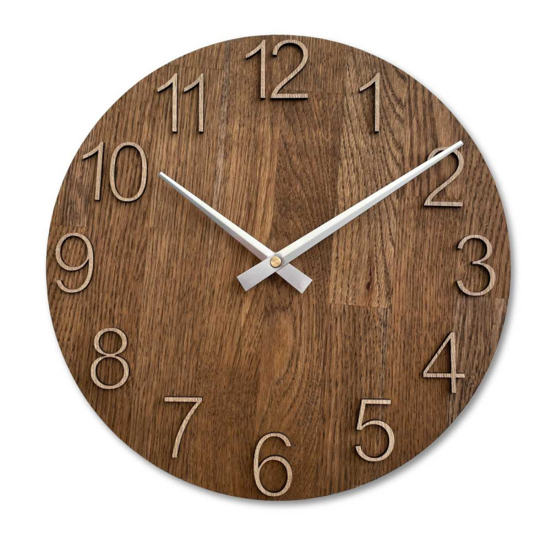 Clock made of solid wood with engraved numbers and a natural pattern.