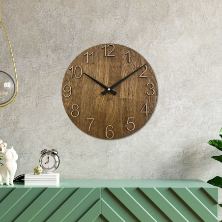 Clock made of solid wood with engraved numbers and a natural pattern.