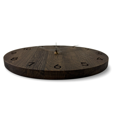 Minimalist wooden clocks are a unique wall decoration that will appeal to lovers of natural style.