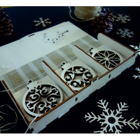 Set of wooden ornaments, contains 18 pieces Set of wooden ornaments, contains 18 pieces