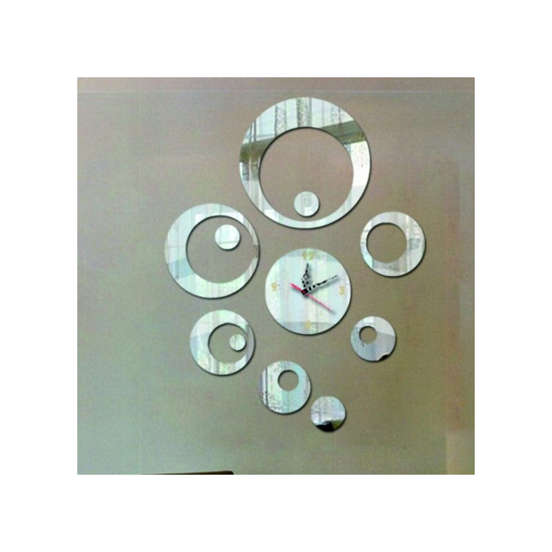 Wall clock to the SWITCH living room