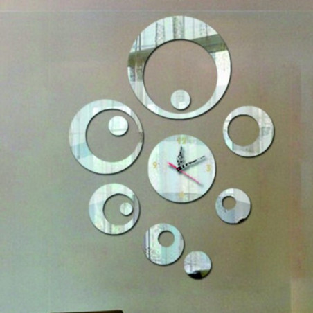 Wall clock to the SWITCH living room